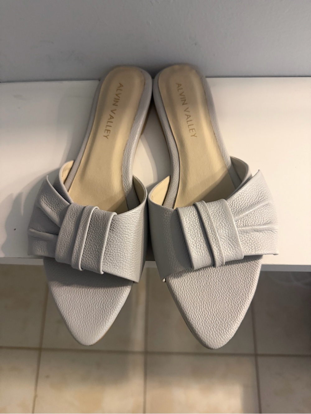Alvin Valley Palm Beach Gray Bow-Detail Slip-On Mules NWOB